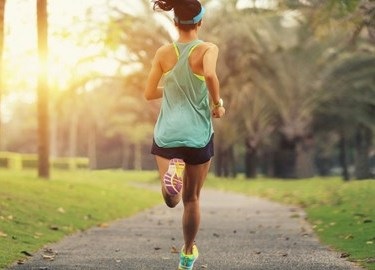 Caminar o correr es una actividad física recomendada